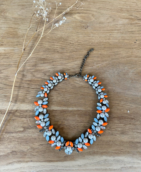 Collier perles et strass bleu et orange