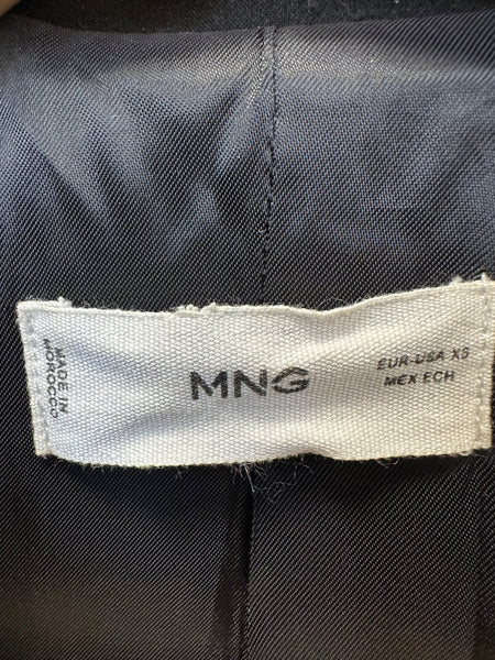 Blazer noir avec boutons dorés Mango