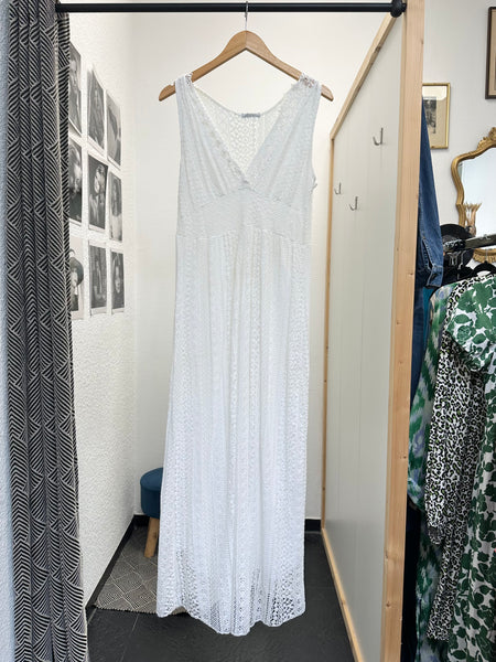 Robe blanche en dentelle