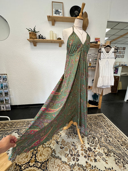 Robe longue d’été en soie verte imprimée
