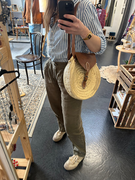 Sac en paille avec rabat en cuir marron
