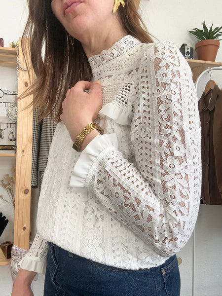 Blouse en dentelle blanche