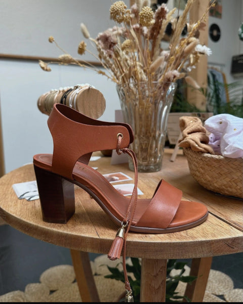Sandales à talons en cuir marron Minelli