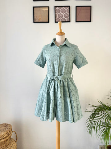Robe courte broderie anglaise verte