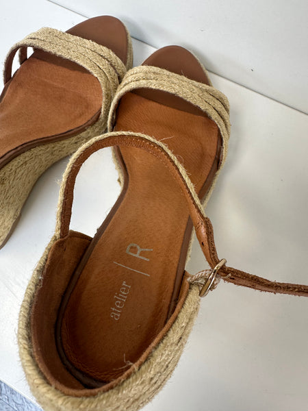 Sandales compensées beige