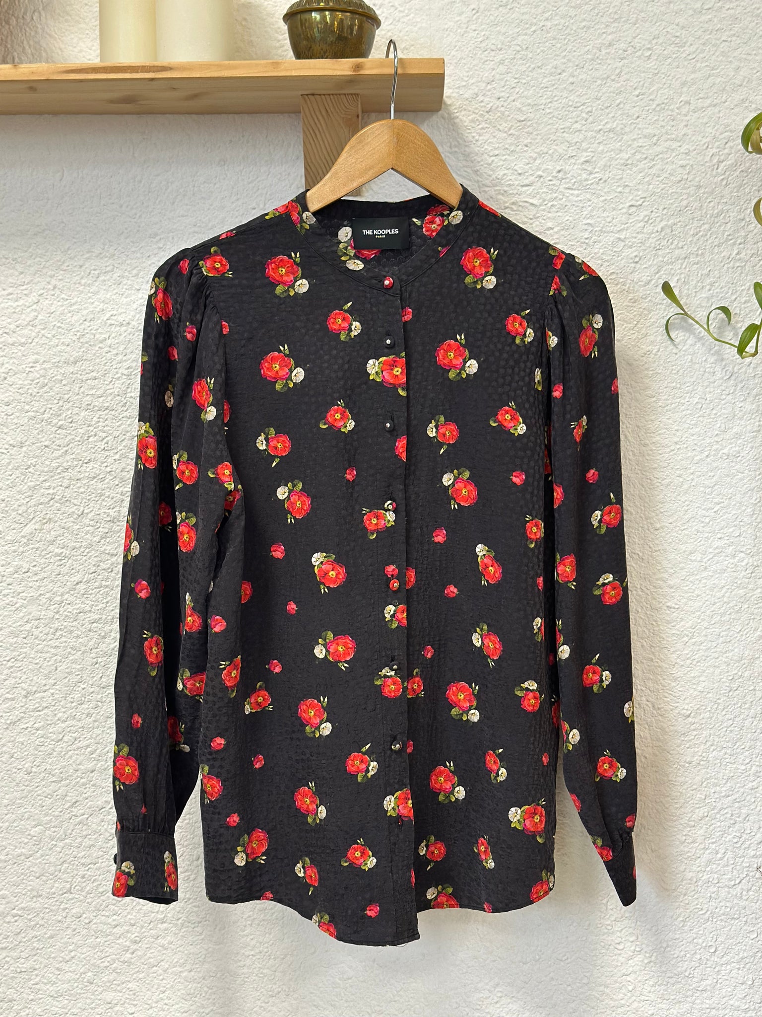 Blouse noir et fleurs rouge The Kooples