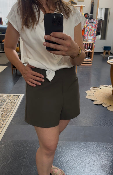 Short kaki